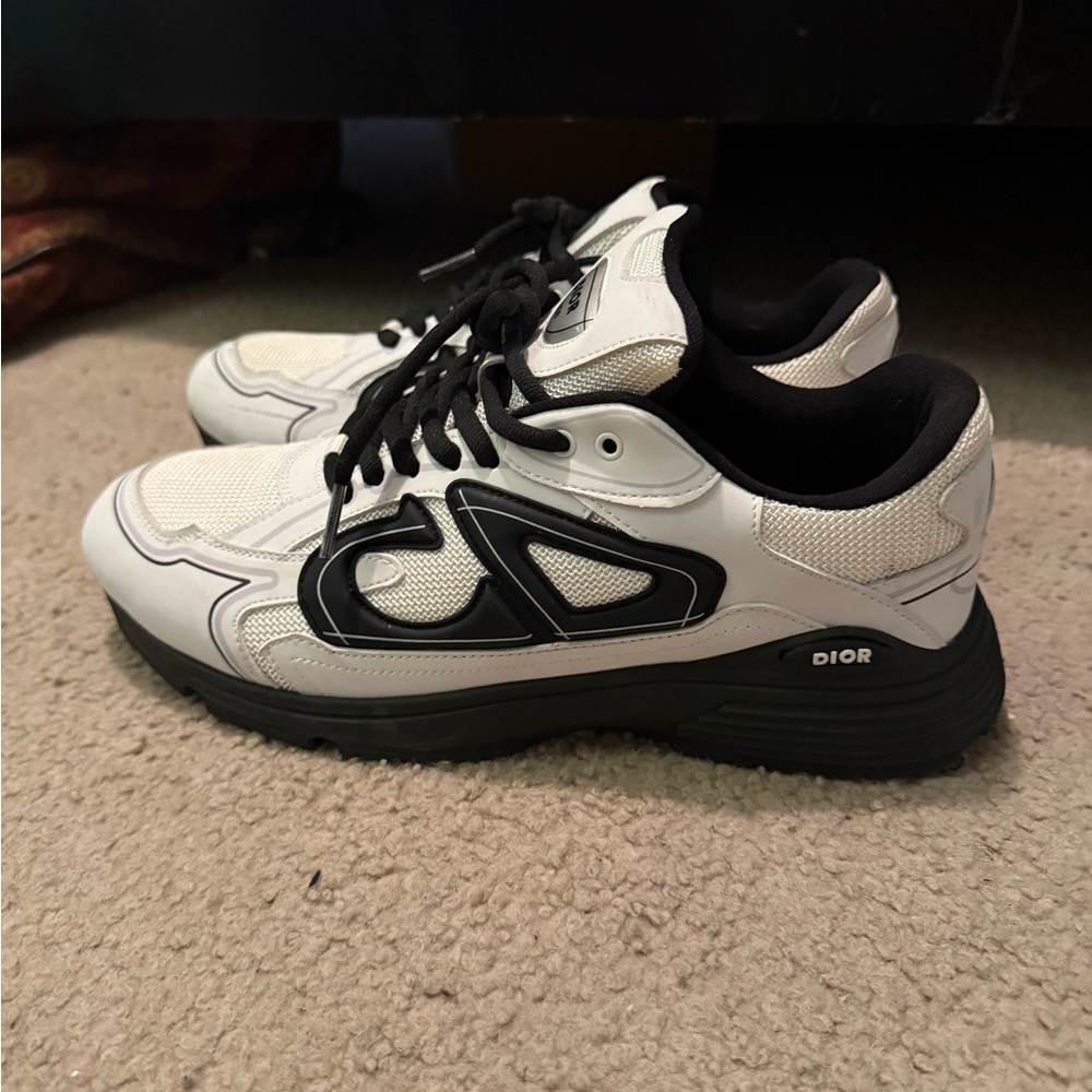 Black and white Dior B30
